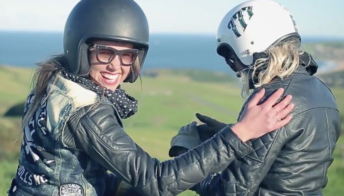 Pikne dziewczyny i customowe motocykle w Stories of Bike