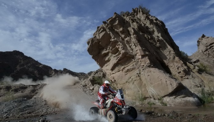 Rafa� Sonik traci prowadzenie w Dakarze