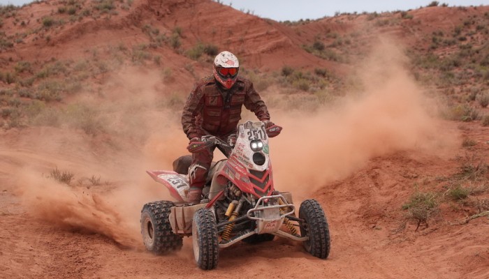 Si�dmy etap Dakaru - zmaltretowany Sonik zn�w w czo��wce