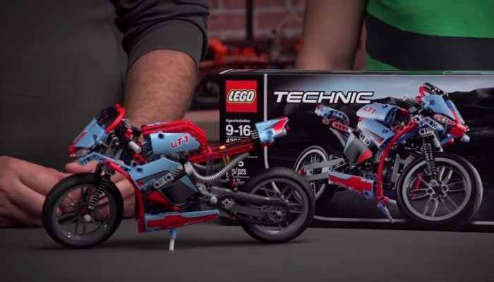 Niesamowity motocykl z klockw LEGO