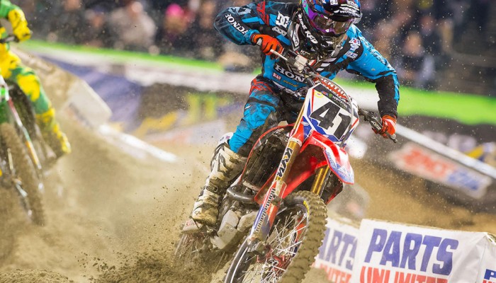Trey Canard wygrywa w San Diego