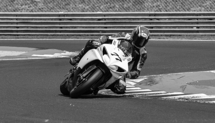 �miertelne �niwo wy�cigowego weekendu w Europie