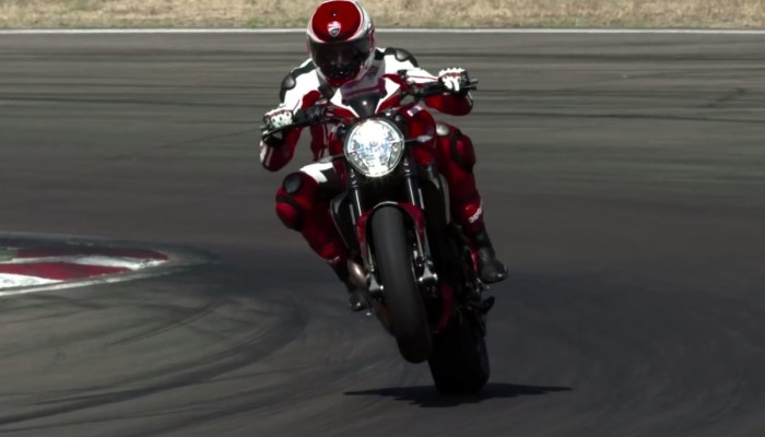 Ducati Monster 1200 R w akcji!