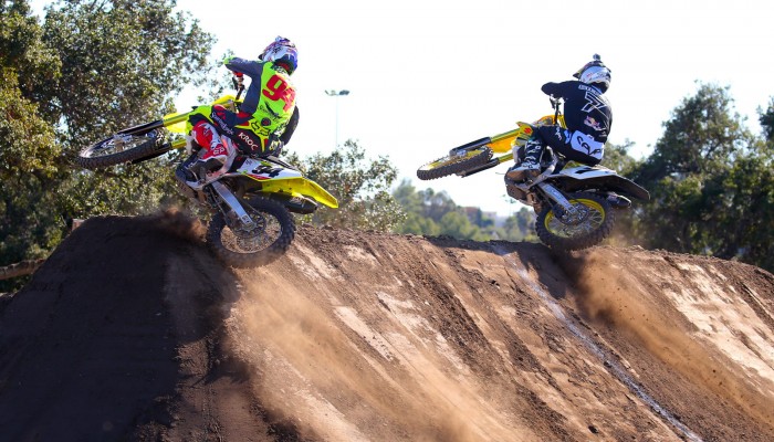 Bracia Stewart wygrywaj� emocjonuj�cy Straight Rhythm!