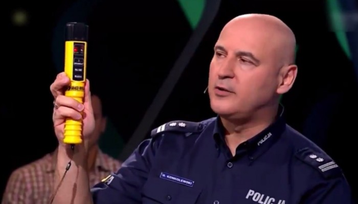 Policjant vs alkomat na telewizyjnej antenie