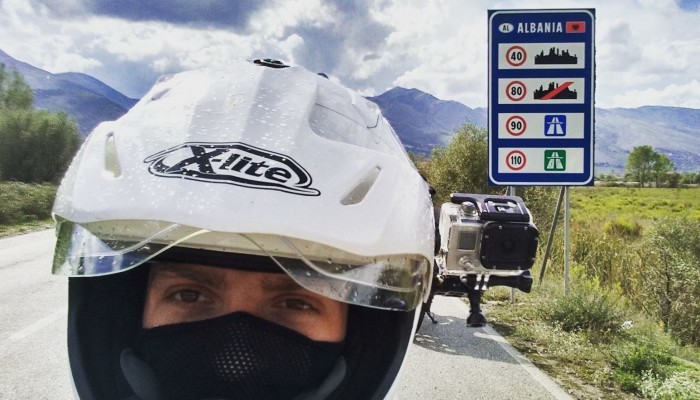 Albania w slow motion z perspektywy motocyklisty