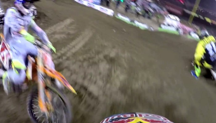 Tak si� wyprzedza w supercrossie