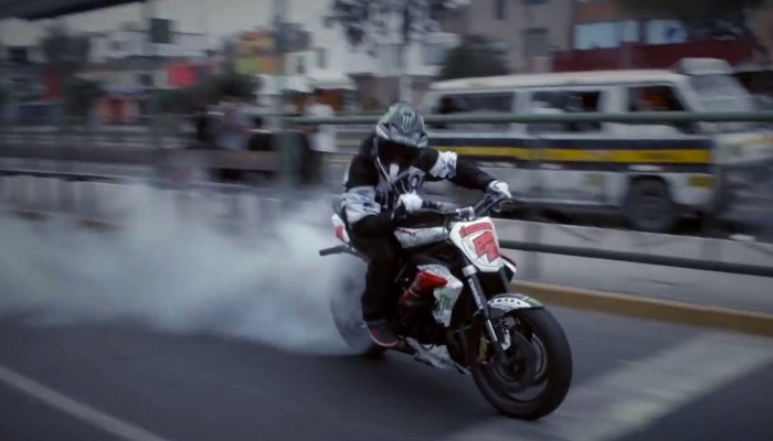 Drifting po ulicach miasta - Nick Apex i Ernie Vigil 