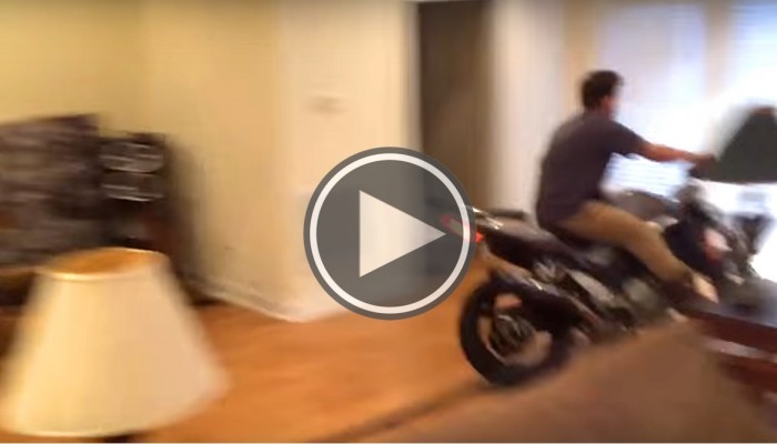 Wheelie w mieszkaniu - praca domowa w szkole stuntu