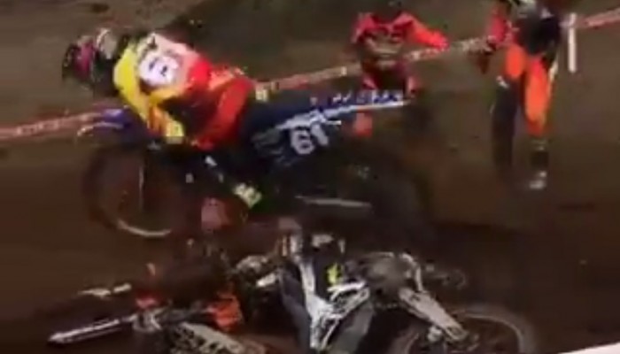 Motocrossowy karambol - bez lito�ci