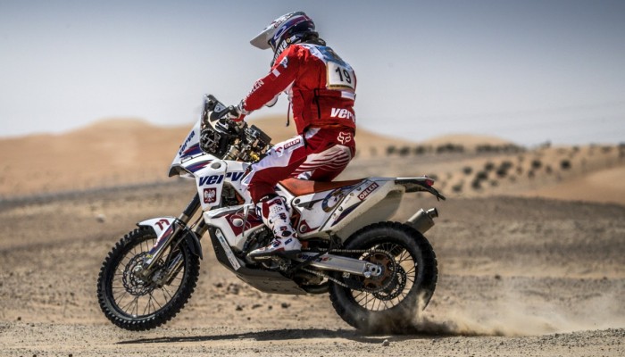Kuba Pi�tek udanie na Abu Dhabi Desert Challenge