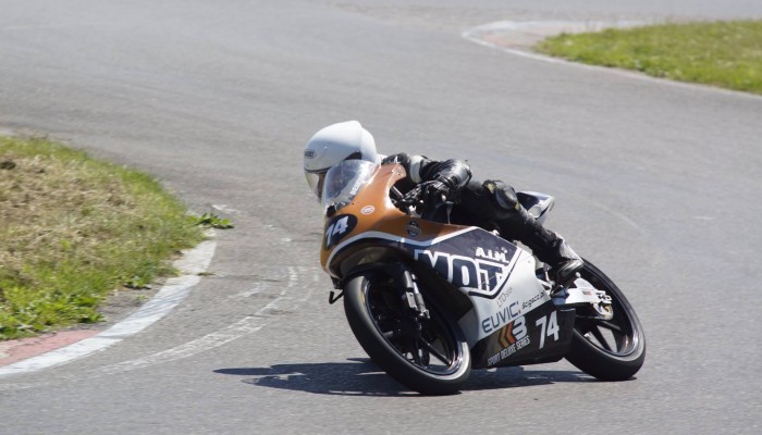 Upalne zwyci�stwo AIM Motocykle Racing Team