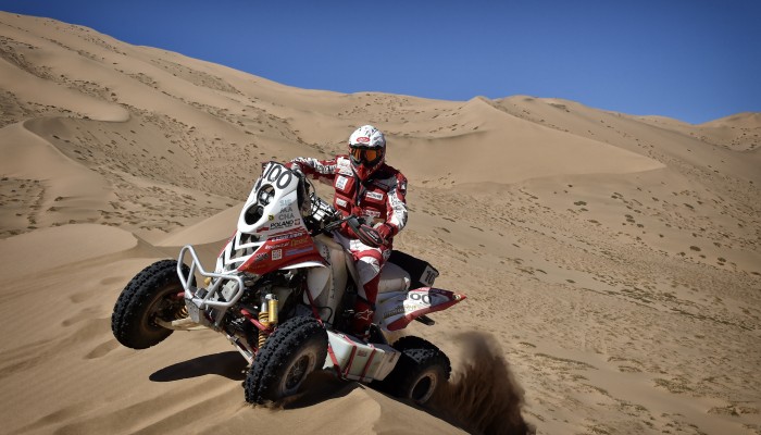 Rafa� Sonik w labiryncie �lad�w