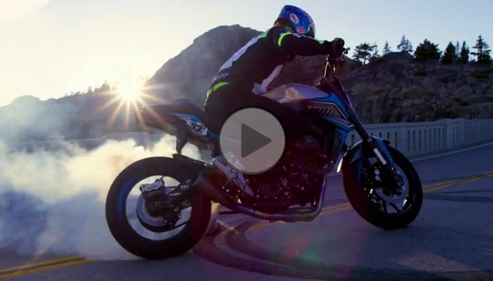 Stunt w s�uchawkach z Aaronem Coltonem