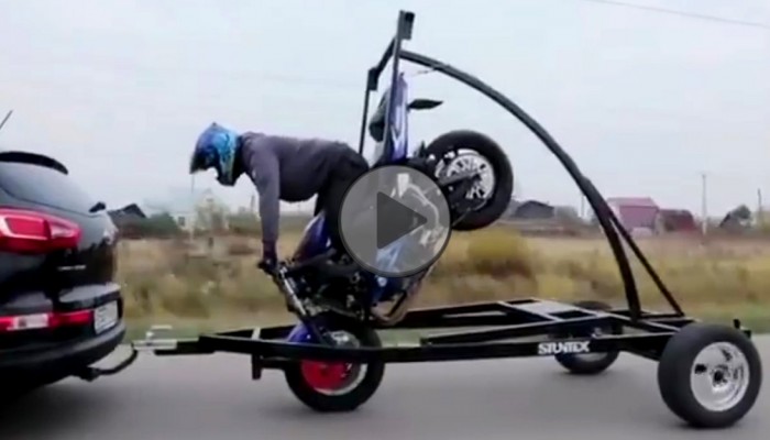 Jak bezpiecznie nauczy� si� stoppie na motocyklu