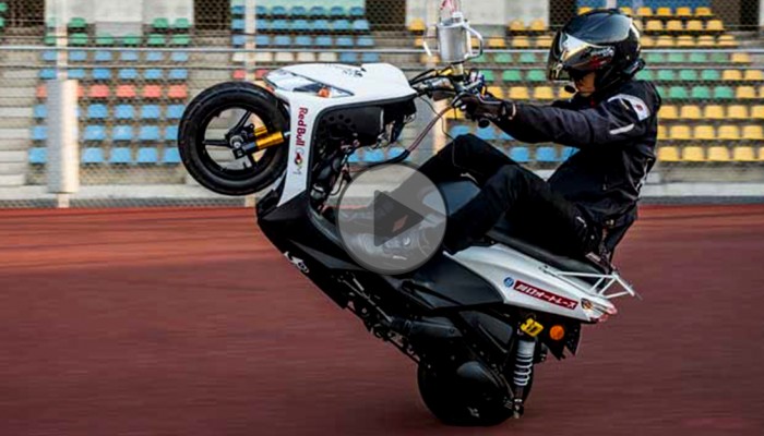 Nowy rekord �wiata w wheelie - nie uwierzysz, ile przejecha� na jednym kole