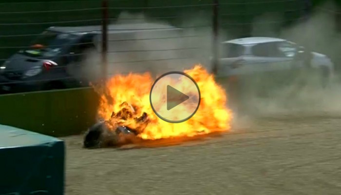 Aprilia Laverty'ego sp�on�a po uderzeniu w band� [video]