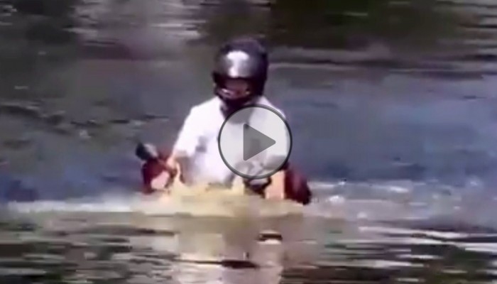 Podwodny motocykl przeciwpowodziowy