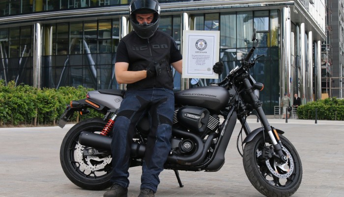 Maciej DOP na Harleyu wypali� Rekord Guinessa