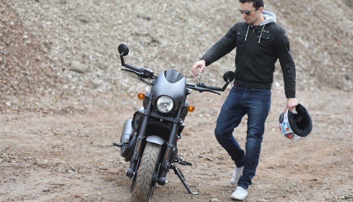 Kurtka motocyklowa Bull-it SR6 Carbon Hoodie - test d�ugodystansowy