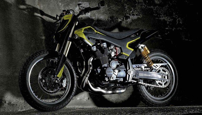 Customowa Yamaha XJR1300 Flat Track dla Valentino Rossiego