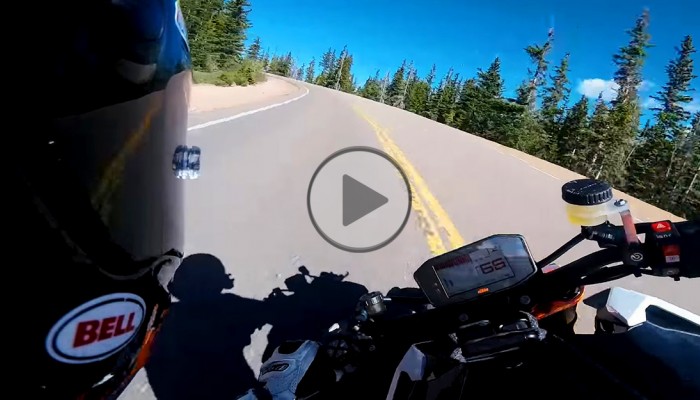 Rekordowy przejazd na Pikes Peak - 10 minut czystej adrenaliny