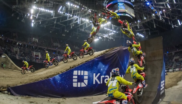 Diverse NIGHT of the JUMPs: motocykle i rowery wracaj� do Krakowa