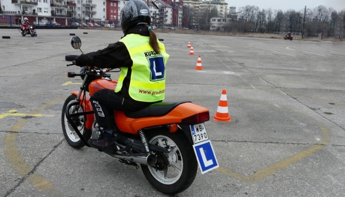 Pose� Kukiz'15 i instruktorzy nauki jazdy apeluj� o udost�pnienie nagra� z oblanych egzamin�w