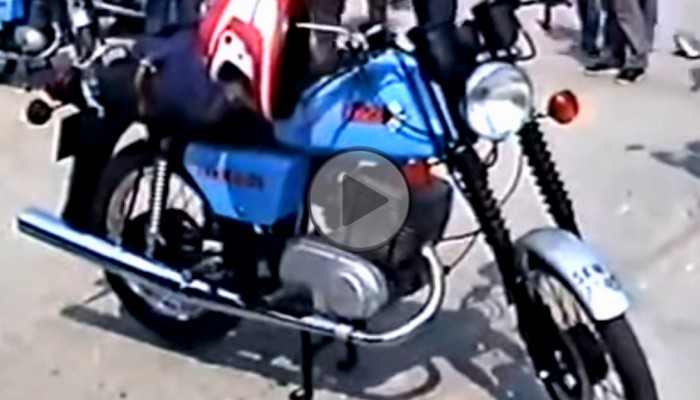 Jawy, emzety i inne skarby, czyli jak w latach 80. handlowa�o si� motocyklami [FILM]
