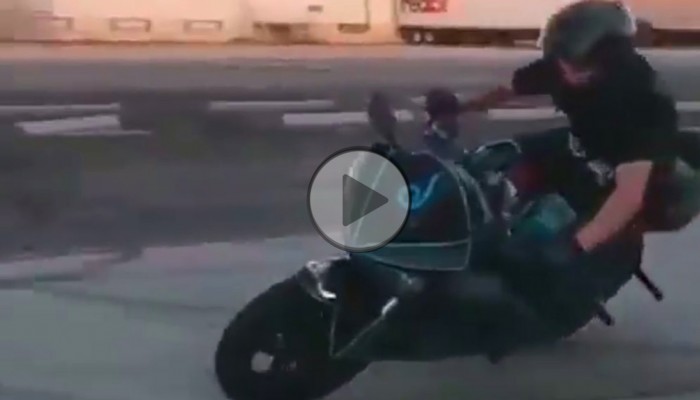 Pena kontrola - mistrz motocyklowego driftu