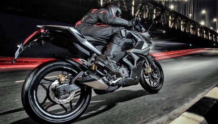 Oko w oko z egzotyk� - motocykle Bajaj na Pozna� Motor Show