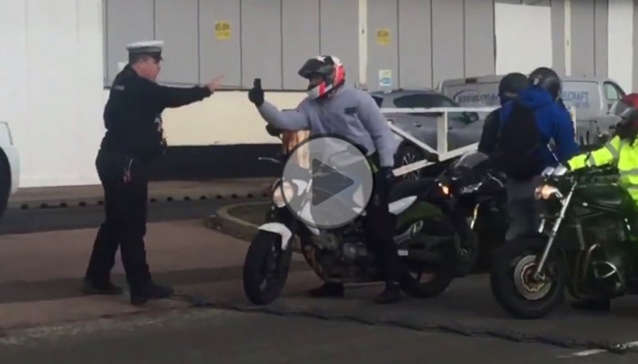 Gro�by wobec policjanta, kt�ry u�y� kolczatki przeciwko motocykli�cie