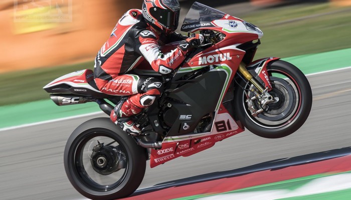 Treningi, kwalifikacje i pierwszy wy�cig WorldSBK - Motul TT Assen 