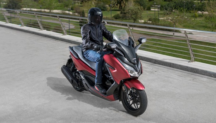 Honda Forza 125 2018: doskonale wyposa�ona kr�lowa segmentu