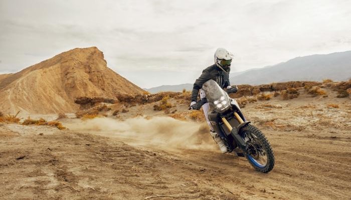 Yamaha Tenere 700 na piaskowych wydmach Maroka