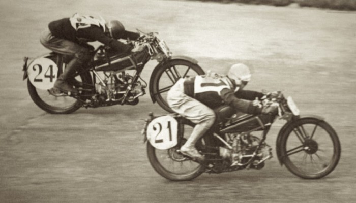 Zawodnik motocyklowy, kt�ry uratowa� 1200 istnie� ludzkich - wiesz o kim mowa?