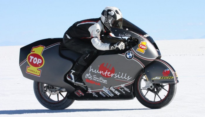 369 km/h po dnie s�onego jeziora - najszybsze BMW S1000RR w historii