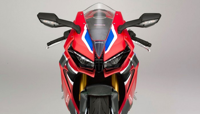 Nowy silnik, nowa rama i 212 KM. Nowa Honda Fireblade ju� nadje�d�a!