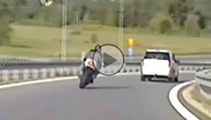 Mazowieckie: policyjny pocig za motocyklist bez uprawnie [FILM]