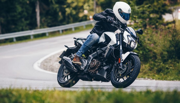 Dominar 400 w nowych malowaniach