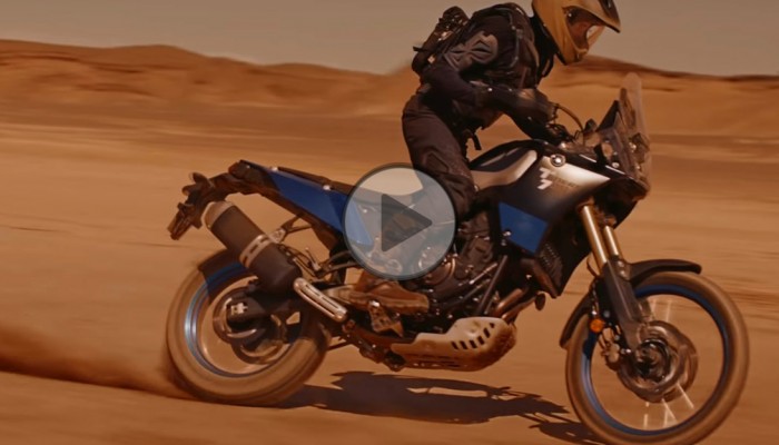 Yamaha Tenere 700 w piaskach pustyni