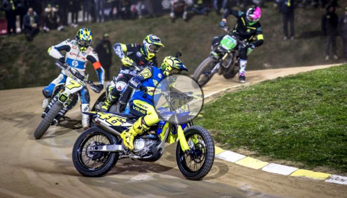 �okie� w �okie�, bark w bark - coroczny wy�cig na ranczu Rossiego