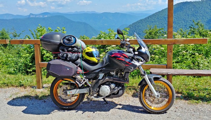 W�r�d gaj�w oliwnych i winnic. Samotna wyprawa motocyklem do Chorwacji