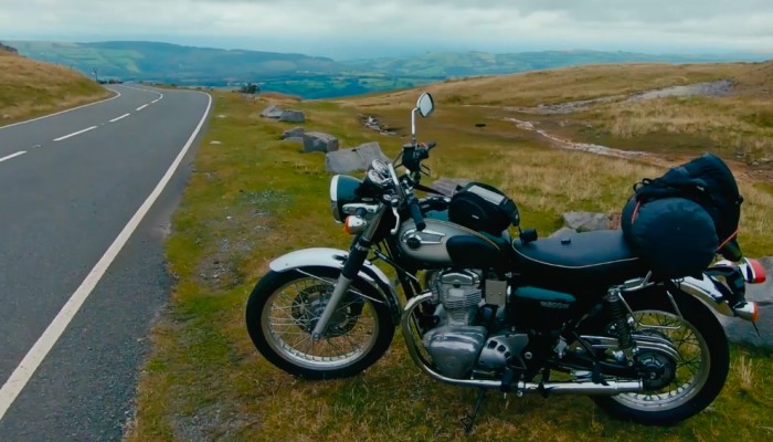 Jesienny wypad w brytyjskim stylu - Walia na Kawasaki W800 [FILM]