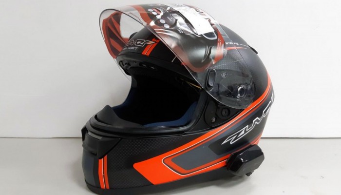Kask motocyklowy mo�e pom�c zapobiec tragedii