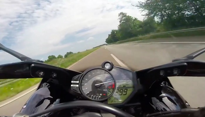 Yamaha R1 i maksymalna pr�dko�� na niemieckiej autostradzie [VIDEO]