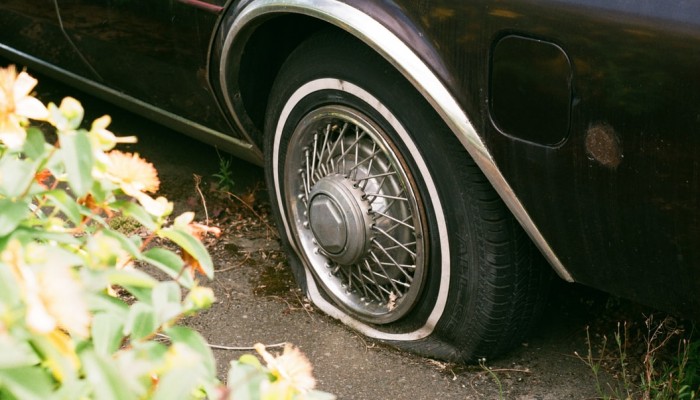 Wulkanizator celowo dziurawi� opony, �eby zwi�kszy� swoje zyski