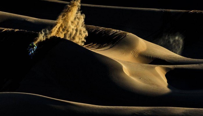 Dakar 2020: piach, pot i widowiskowe wycigi motocykli [VIDEO]