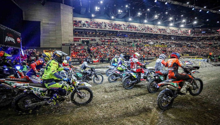 Mistrzostwa �wiata SuperEnduro: B�a�usiak nie sk�ada broni przed fina�em w �odzi