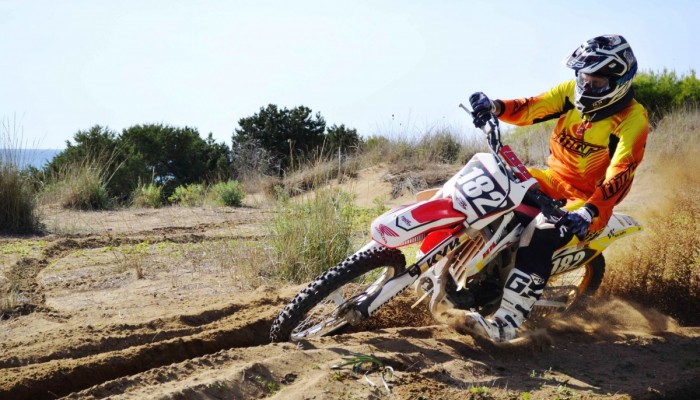 �u�lowiec Micha� Gruchalski narzeka na linki w lasach